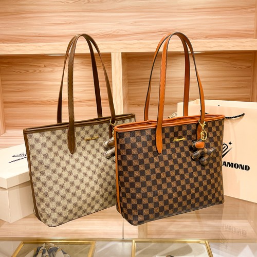 Guangzhou luggage 2023 new fashion printed women's bag shoulder bag large capacity tote bag PVC soft leather with pendant